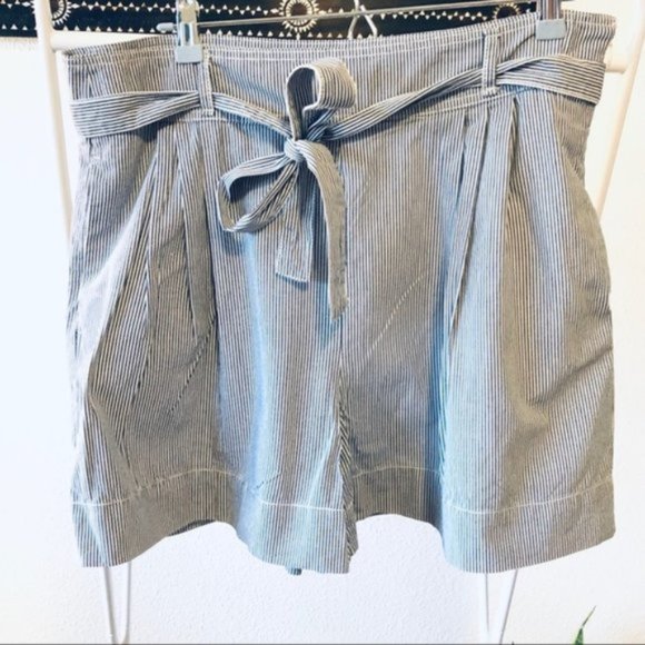 Banana Republic Factory Pants - 🌺 Banana Republic High Waist Pleated Shorts